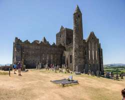 The plateau is walled from all sides and several graves are present around the monuments.